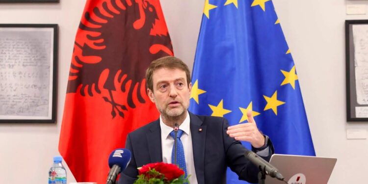 Hoxha reagon ndaj deklaratave të Spajiç: Shqipëria nuk mund të jetë pjesë e asnjë skenari destabilizues