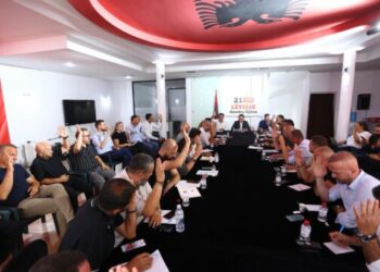 Kurti mbledh VV-në në Gjilan: “Situata” në fokus, mobilizim në çdo lagje e fshat