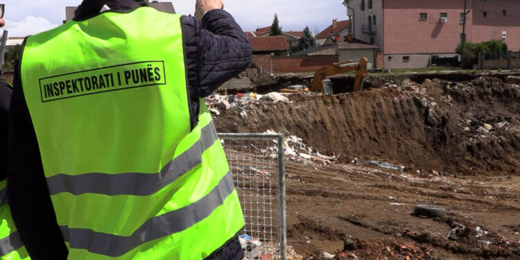 Inspektorati i Punës ndalon punimet në 12 vendpunishte në pesë komuna