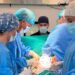 Operacion i rrallë në QKUK: 23-vjeçarit i hiqet tumori gjigant prej 3.5 kilogramësh.