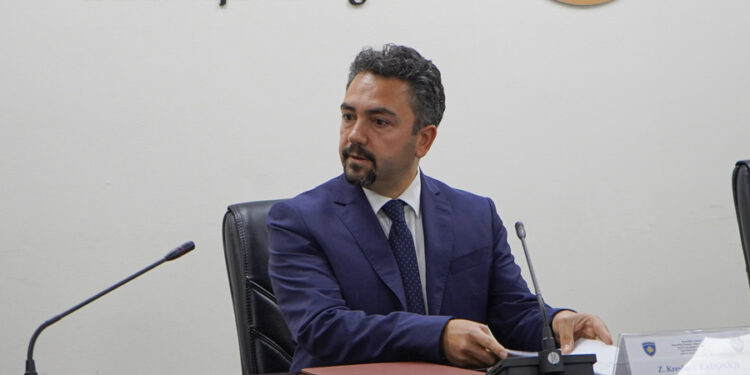 Arrestohet një person, dyshohet se kanosi kryesuesin e KQZ-së, Kreshnik Radoniqi.