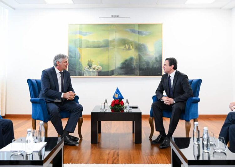 Kurti pret në takim Ziadin Selën, bisedojnë për zhvillimet politike në Kosovë dhe projektet infrastrukturore