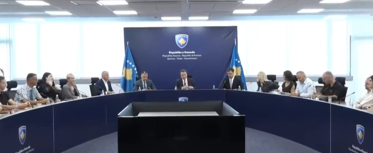 Kurti pret përfaqësues nga Lugina e Preshevës dhe Sanxhaku: Kosova do të vazhdojë mbështetjen për shqiptarët