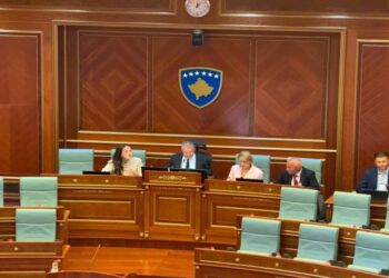 Nis vazhdimi i seancës konstituive të Kuvendit, 109 deputetë në sallë – Kurti kërkon kohë shtesë, tensione në Kuvend