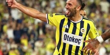 Champions League: Muriqi çon Fenerbahçen në fazën e ligës, Hoxha shënon por eliminohet – AEK-u i shqiptarëve kalon më tej