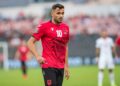 Nedim Bajrami transferohet te Al Taawoun, prezantohet si “magjistari” i ri i skuadrës