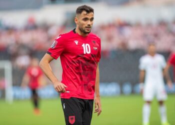 Nedim Bajrami transferohet te Al Taawoun, prezantohet si “magjistari” i ri i skuadrës