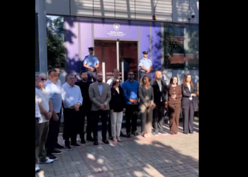 Hoxhaj: “PDK nuk zbrapset – liroje zyrën o deputet uzurpator!”