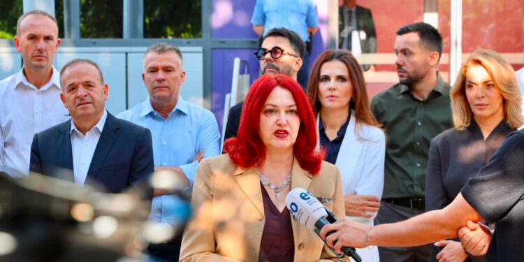 PDK i bën thirrje Kurtit të thërrasë seancën konstituive: “LVV nuk është mbi shtetin dhe Kushtetutën”