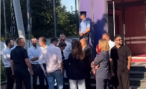 PDK bllokon hyrjen në Qeveri, Hoxhaj: Kurti nuk është më kryeministër