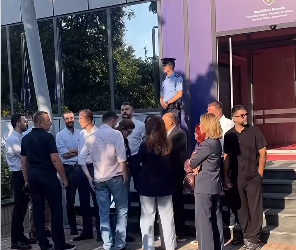 PDK bllokon hyrjen në Qeveri, Hoxhaj: Kurti nuk është më kryeministër