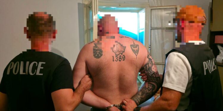 Arrestohet një person në Zveçan nën dyshimin për sulmet ndaj KFOR-it dhe Policisë në vitin 2023