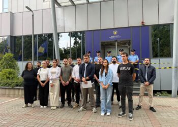 PDK: RDK rrethon Qeverinë me shirit të rrezikshmërisë, akuzon Kurtin për shkelje të Kushtetutës