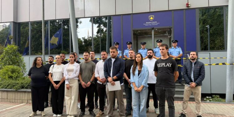 PDK: RDK rrethon Qeverinë me shirit të rrezikshmërisë, akuzon Kurtin për shkelje të Kushtetutës