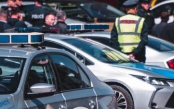Shtetasi serb pengon policët në detyrë, shoqërohet në polici.