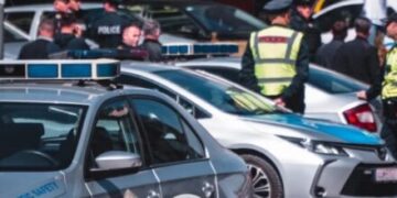 Shtetasi serb pengon policët në detyrë, shoqërohet në polici.