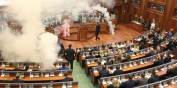 Hedhja e gazit lotsjellës në Kuvend, ndryshon aktakuza ndaj Xhelal Sveçlës – ja për çfarë akuzohet tani