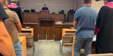 Dënohen me burg dy të akuzuarit për barrikadat në veri më 2022, njëri 1 vit e tjetri 9 muaj