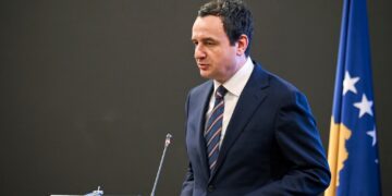 Qytetarët i japin mbështetje ndryshimit të Kodit Penal, nismën e nënshkruan edhe Hoti.
