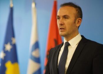 “Kurti është uzurpator”, Arben Mustafa kërkon vazhdimin e seancës konstituive