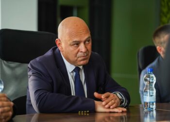 Pas zhvillimeve në Kuvend, Ardian Gjini thërret konferencë për media në orën 17:00