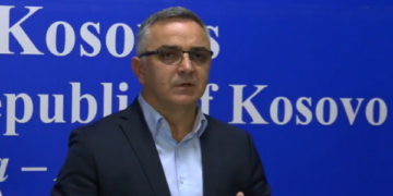 “Kjo s’guxon të ndodhë më”, Tahiri: Askush të mos ia mësyjë Kuvendit për të ofenduar figura kombëtare.