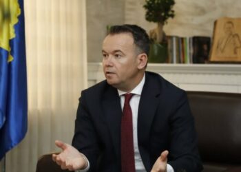 Aksidenti tragjik me dy viktima, Peci: “Ditë e rëndë për Mitrovicën, ngushëllime familjeve”.