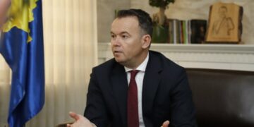 Aksidenti tragjik me dy viktima, Peci: “Ditë e rëndë për Mitrovicën, ngushëllime familjeve”.