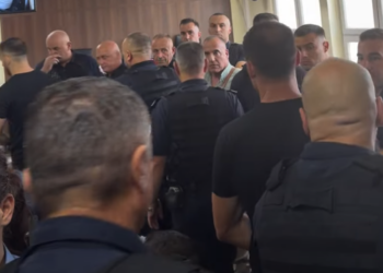 Befasuese në Gllogjan: Gjykata shpall të pafajshëm tre të akuzuarit për vrasjen e trefishtë