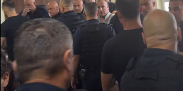 Befasuese në Gllogjan: Gjykata shpall të pafajshëm tre të akuzuarit për vrasjen e trefishtë