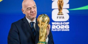 FIFA tërhiqet nga plani për “shitjen” e të drejtave të Kupës së Botës, pas kundërshtimeve të forta