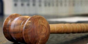 Vrasja në Aktash: Mbrojtësi ngre dyshime për AK-47 dhe hetimet – “Si u vendos arma në trupin e viktimës?”