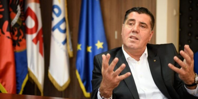 “Ka me ju dalë tymi”, Haziri paralajmëron Kurtin: Ne e mbajmë fjalën për Presidentin.