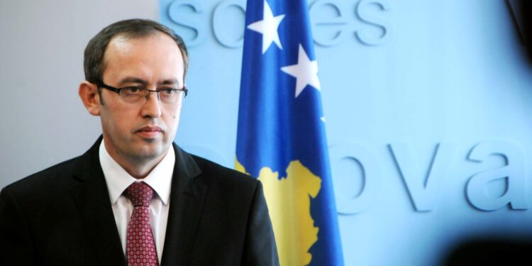 Hoti shpërthen për marrëveshjen e thëngjillit: “Eksportojnë thëngjill, importojnë energji të prodhuar prej tij”.