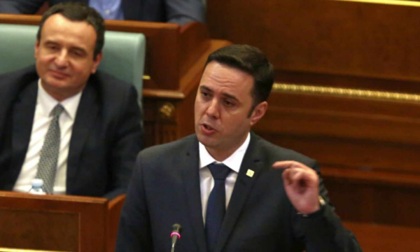 Kurti godet LDK-në: “Nuk po mbajmë zgjedhje fare, po takohemi si liderë fisesh”.