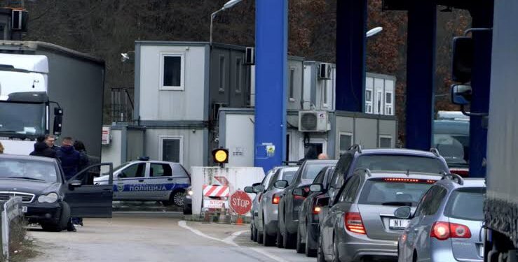Mërgimtarët mbërrijnë në Kosovë, pikat kufitare pa pritje të gjata.