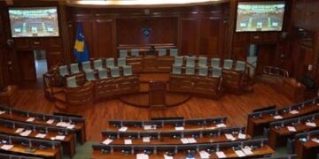 Kuvendi gati për seancën konstituive, deputetët nisin të hyjnë në sallë