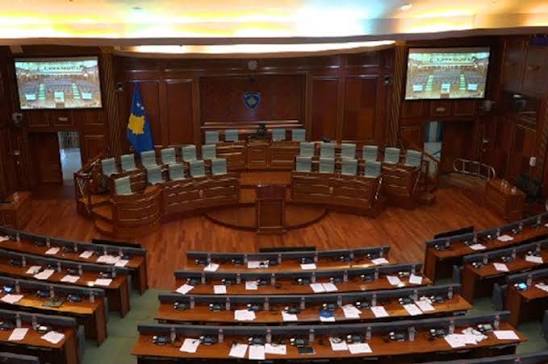 Kuvendi gati për seancën konstituive, deputetët nisin të hyjnë në sallë