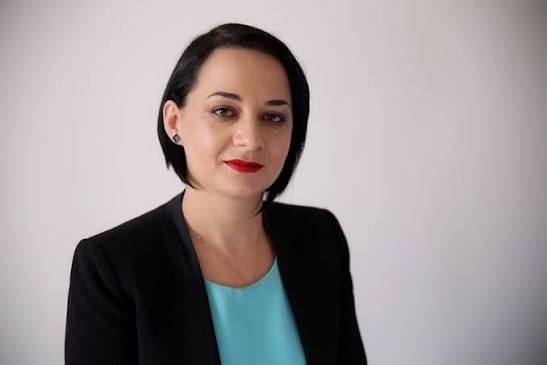Fitore Pacolli nuk konfirmon kandidaturën e Albulena Haxhiut për kryetare të Kuvendit
