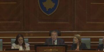 Tensione në Kuvend: Deputetët protestojnë pasi Kurti nuk propozon kandidat për kryeparlamentar