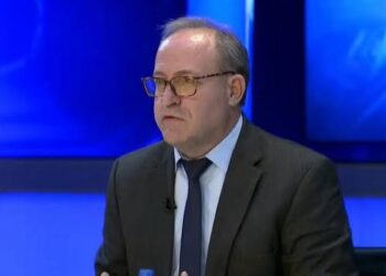 Sadri Ramabaja paralajmëron LDK-në: Do të ketë pasoja nëse nuk pranoni një president jashtë partisë.