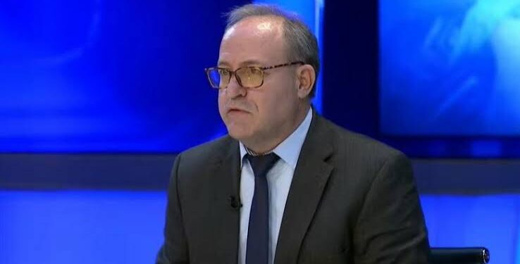 Sadri Ramabaja paralajmëron LDK-në: Do të ketë pasoja nëse nuk pranoni një president jashtë partisë.