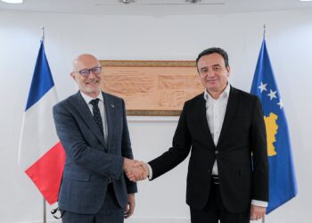 Kurti pret ambasadorin francez në largim, vlerëson forcimin e partneritetit Kosovë–Francë