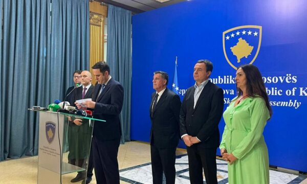 Kurti e Abdixhiku në konferencë për “Presidentin”: Dakordohen për emrin e Bekim Sejdiut.