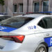 Incident në stacion policor: Gruaja shtyn zyrtarin policor dhe shfaq sjellje agresive.