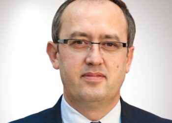 Qytetarët i japin mbështetje ndryshimit të Kodit Penal, nismën e nënshkruan edhe Hoti.
