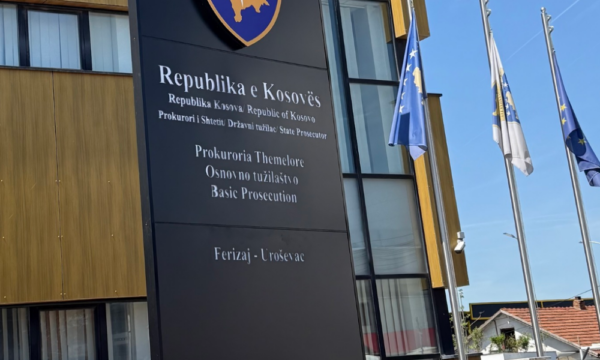 Tentim vrasje në Ferizaj, e therën me thikë dhe e rrahën me grushte e shqelma – kërkohet paraburgimi për dy persona.