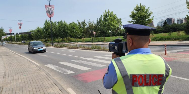 Bilanc i rëndë në trafik: Mbi 2,400 gjoba dhe dhjetëra aksidente brenda 24 orëve.