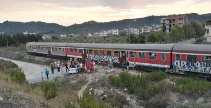 Pas aksidentit fatal në Pejë, Trainkos anulon linjat Pejë–Prishtinë për sot.
