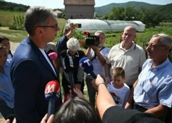 Vuçiq kërcënon me Washingtonin për Urën e Ibrit: “Nëse Evropa nuk e ndalon, do të telefonojmë atje”